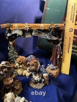 BOYD's BEAR NATIVITY 9 Pieces. Some Brand New in Boxes. Includes Stage