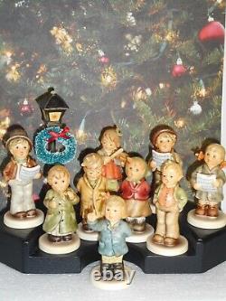 GOEBEL HUMMEL CHRISTMAS HYMNS KINDER CHOIR 9pc + Stage/Lampost withBoxes MINT
