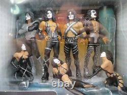 KISS Love Gun Deluxe Box Ed Super Stage Figurines McFarlane NEW and SEALED