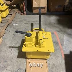 NEW OPEN BOX! ENERPAC P464 Hydraulic Hand Pump, Double Stage, 10000 PSI