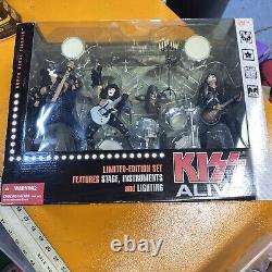 New In Box McFarlane Toys KISS ALIVE Deluxe Boxed Stage Set Action Figures 2002